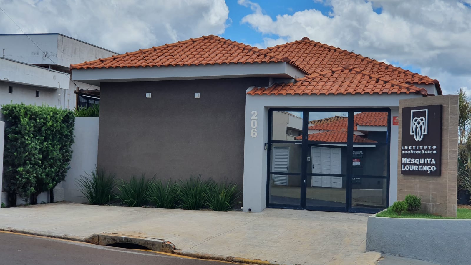 Fachada - Instituto Odontológico Mesquita Lourenço